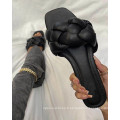 2021 Sandales éponges de nouveau style pantoufles plates à plat Vente chaude dans un style chaud Twisage Fashion Fashion Ladies décontractées pour les femmes